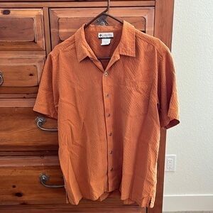 Columbia Men’s light rust colored shirt, size medium.